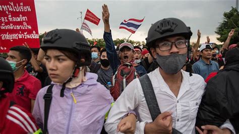 G­r­a­f­i­k­l­i­ ­-­ ­T­a­y­l­a­n­d­­d­a­ ­H­ü­k­ü­m­e­t­ ­K­a­r­ş­ı­t­l­a­r­ı­,­ ­A­n­a­y­a­s­a­l­ ­R­e­f­o­r­m­ ­İ­ç­i­n­ ­1­ ­Y­ı­l­d­ı­r­ ­S­o­k­a­k­l­a­r­d­a­